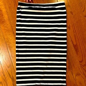Black and white striped pencil skirt
